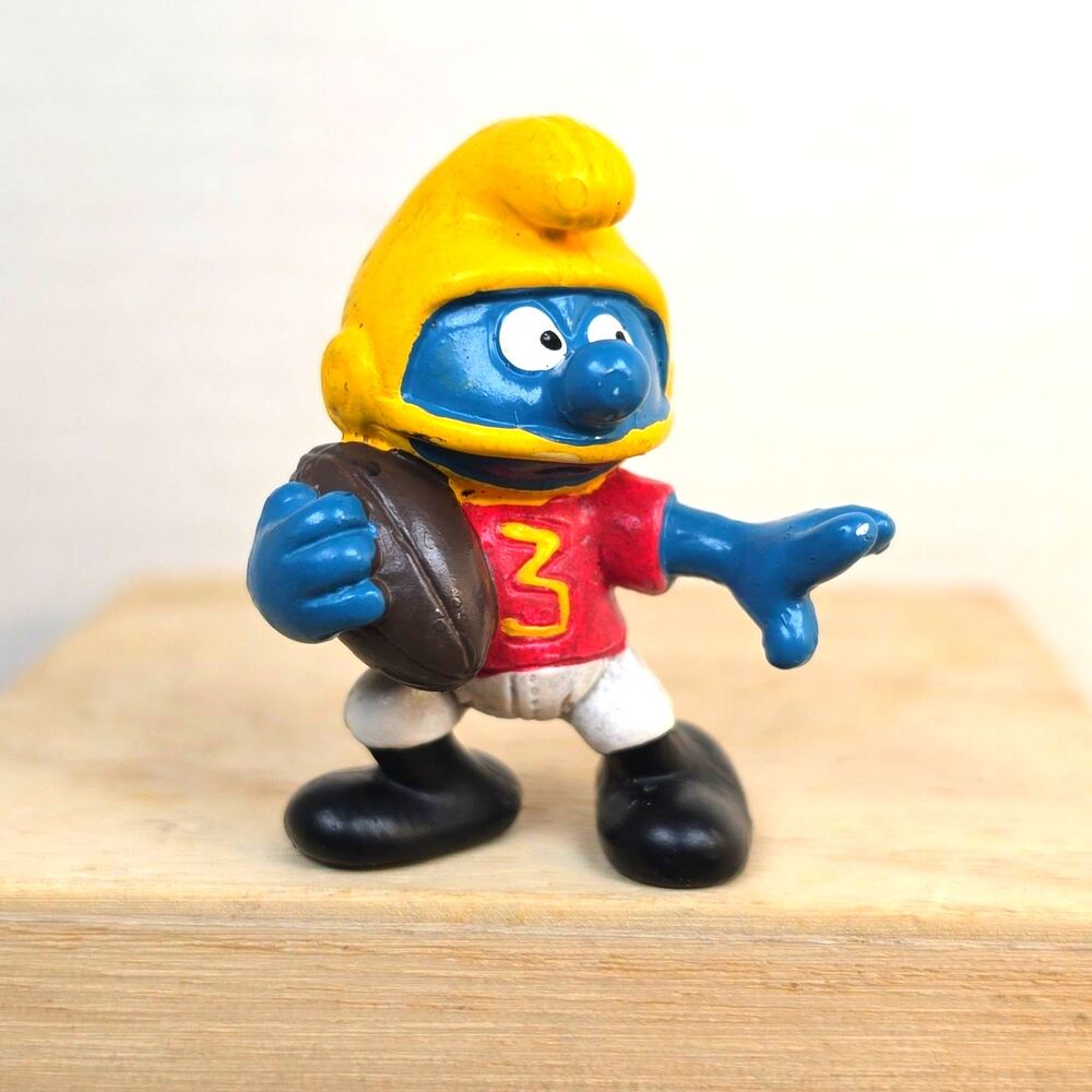 Vintage 1980 Schleich Peyo Football Quarterback Smurf Figure
